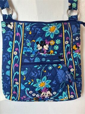 Vera Bradley Disney Park Dreaming Of Mickey 
Adjustable Crossbody Bag